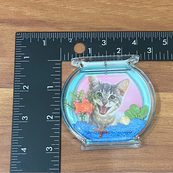 2008 HALLMARK Keepsake The Curious Kitty Fridge Magnet Photo Holder Ornament - Picture 9 of 9